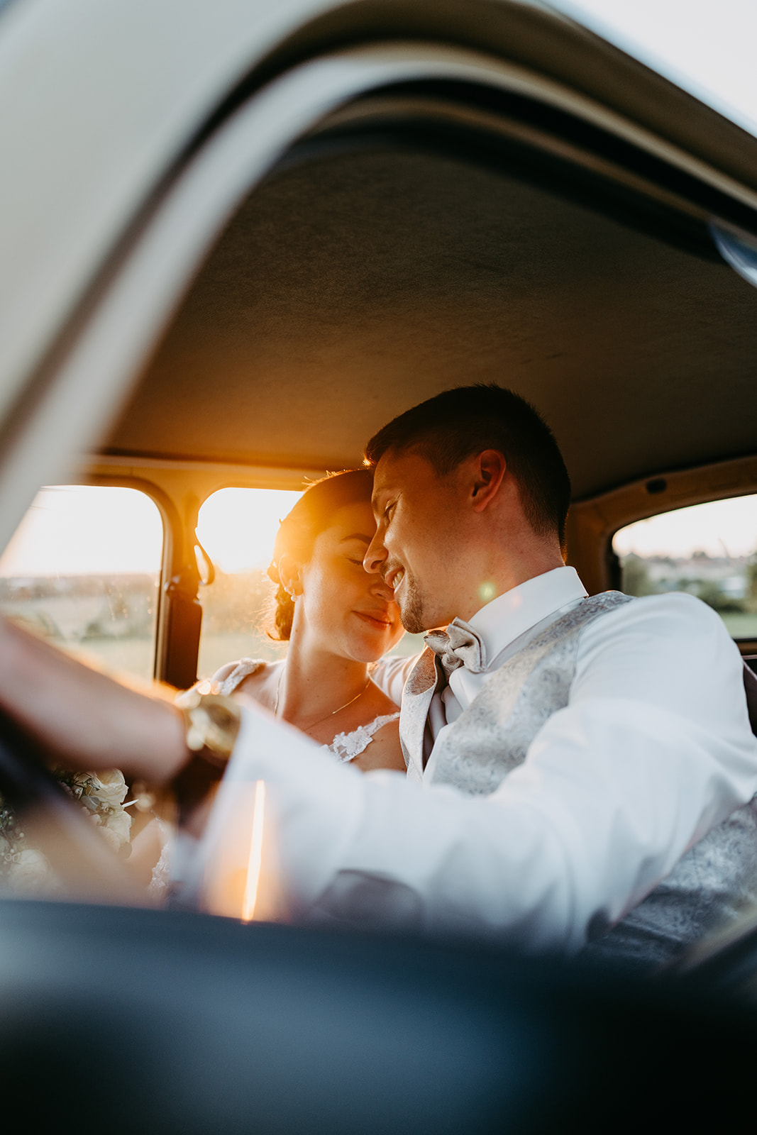 Hochzeitsfotograf Sinsheim - Romantisches Brautpaar im Sonnenuntergang