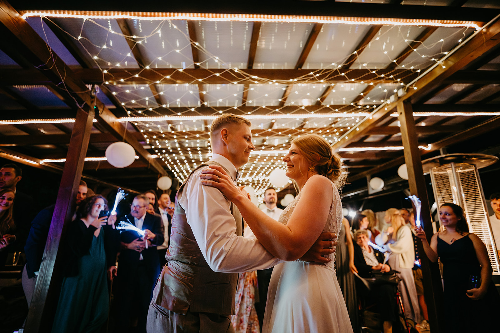 Hochzeitsreportage Heilbronn - Erster Tanz unter Lichterketten